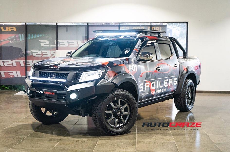 NISSAN NAVARA MO970 GLOSS GREY CENTRE WITH BLACK LIP